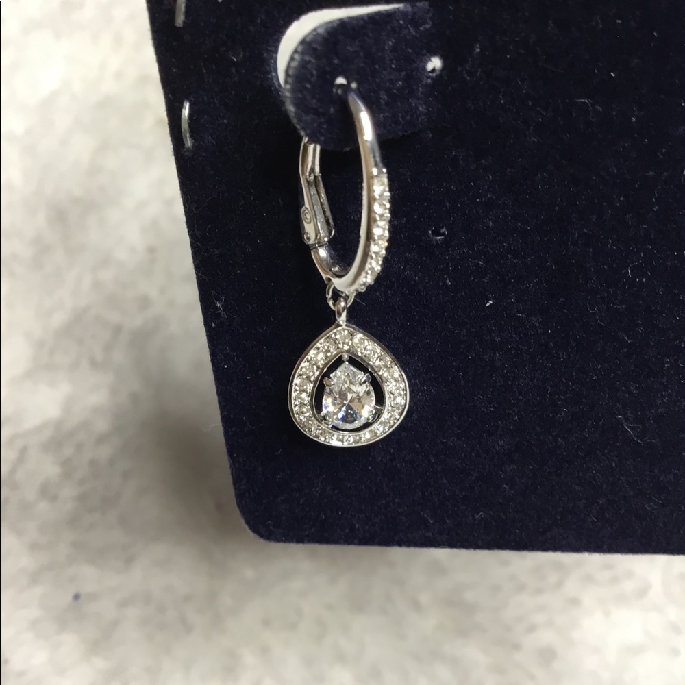 Swarovski 🌸SOLD🌸 Attract Pear Pierced Earrings - Picture 3 of 4